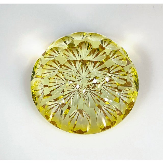1930s Vintage Webb & Corbett 1930's Yellow Vaseline / Uranium Glass Faceted Paperweight For Sale - Image 5 of 8