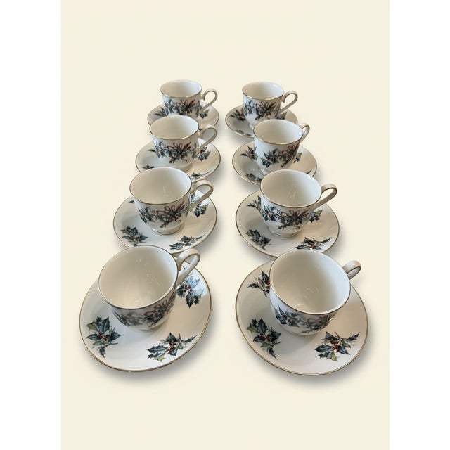 70-Piece Lenox Winter Greetings Holiday China Service – Estate Collection With Serving Pieces – Ivory Porcelain & 24k Gold For Sale - Image 9 of 18
