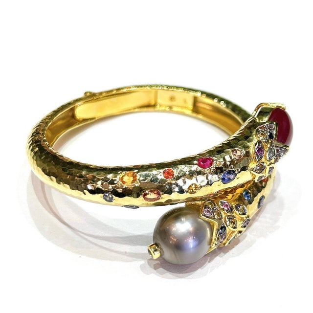 Gemstone Bochic “Orient” South Sea Pearl, Ruby & Sapphire Bangle Set In 18K Gold & Silver For Sale - Image 7 of 14