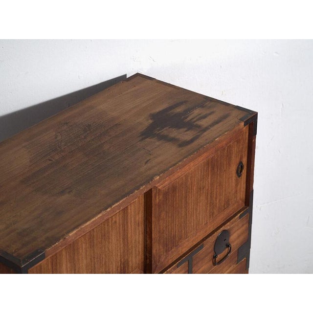 Antique Japanese Tansu – Showa Period (c.1927)Dimensions: Length: 85 cm Depth: 41 cm Height: 101 cmStyle: ShowaMaterials...