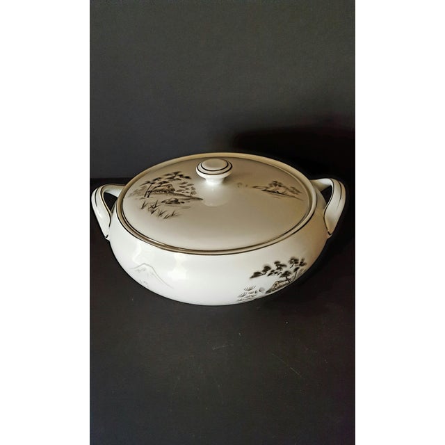 Linen 1900s Vintage Sone Mt. Fuji Porcelain China -Set of 17 For Sale - Image 8 of 9