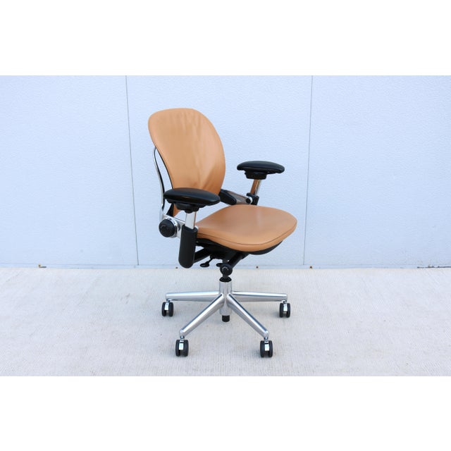 This fabulous Steelcase Leap Coach edition chair is a high-end limited-edition collaboration between world-class office...