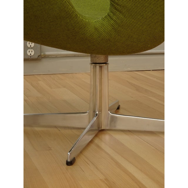 1960s Pair Arne Jacobsen Swan Chairs Early Edition Model 1066 For Sale - Image 12 of 18