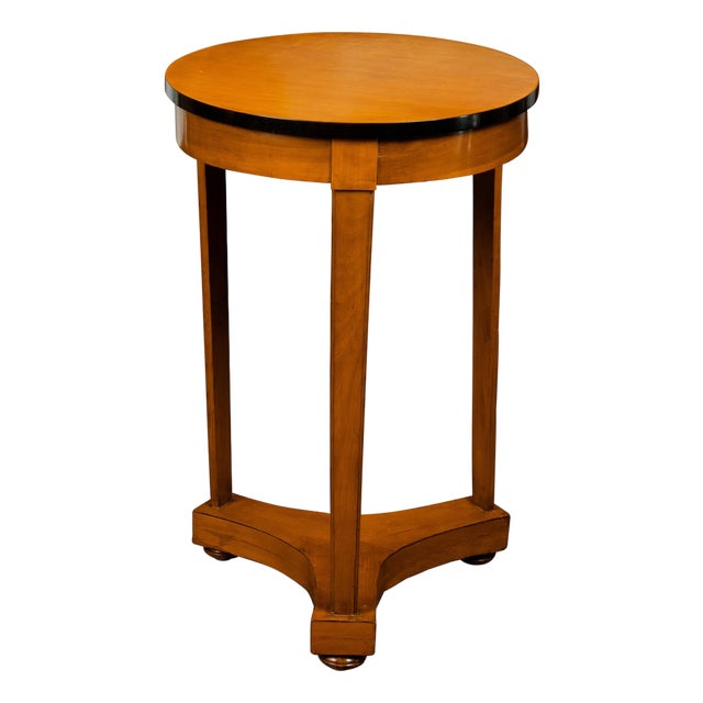 Austrian Biedermeier Period 1840s Walnut Guéridon Table with Ebonized Rim For Sale