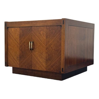 Lane Mid-Century Modern Walnut Side Table Cabinet For Sale