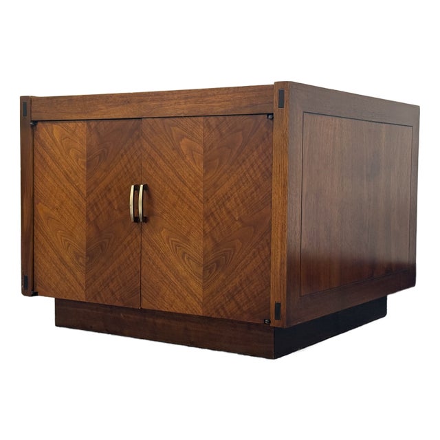 Lane Mid-Century Modern Walnut Side Table Cabinet For Sale