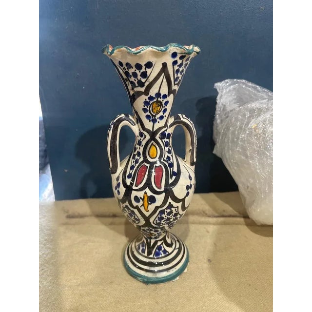 Spanish Antique Petite Vase – Handcrafted Vintage Ceramic Discover the charm of this gorgeous antique Spanish petite vase,...