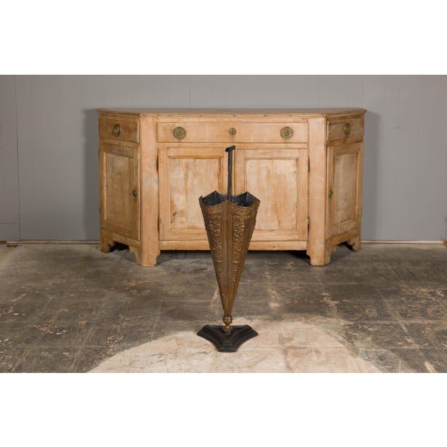 English 1920-1930 Brass Umbrella Stand with Raised Motifs and Tripartite Base For Sale In Atlanta - Image 6 of 11