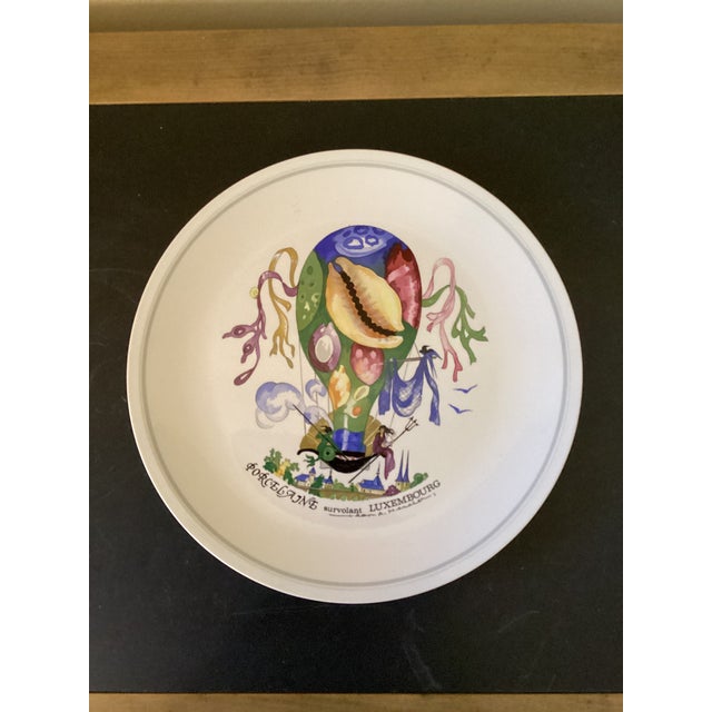 Beautiful Villeroy & Boch collector plate “Le Ballon" Porcelaine Luxembourg/ Mercier 10 1/2” diameter.