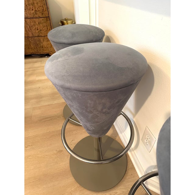 Set of Four Mid Century Modern Chrome & Slate Suede Swivel & Hydraulic MCM Unique Bar Stools For Sale - Image 4 of 11
