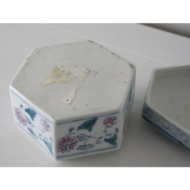 Blue, Pink and Green Floral Hexagon Ceramic Trinket Box For Sale In Philadelphia - Image 6 of 8