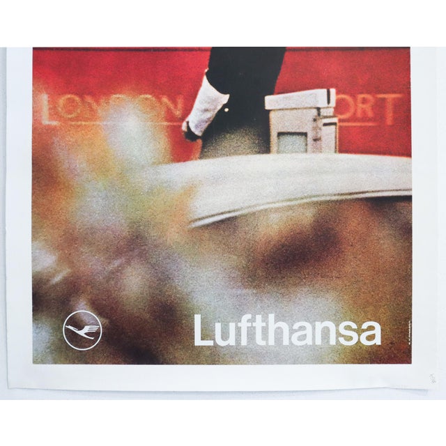Mid-Century Modern 1964 German Travel Poster - London, Lufthansa Airlines by Otl Aicher (Linenbacked) For Sale - Image 3 of 3
