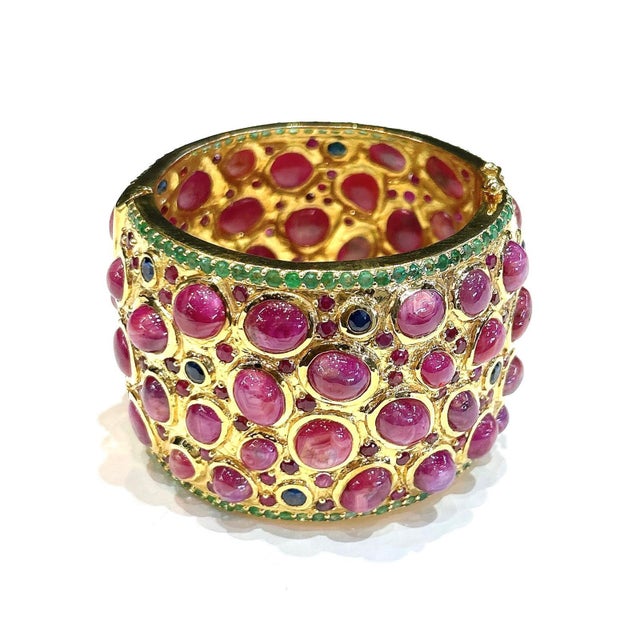Bochic "Capri" 167 Carat Multi Ruby & Emerald Cuff Set In 18K Gold & Silver For Sale - Image 10 of 18
