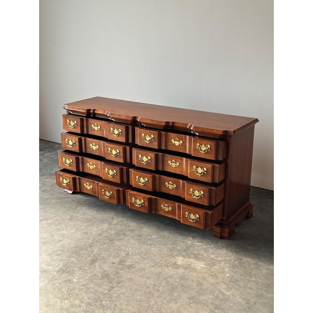Brown Vintage Georgian Serpentine Block-Front Mahogany 8-Drawer Dresser For Sale - Image 8 of 18