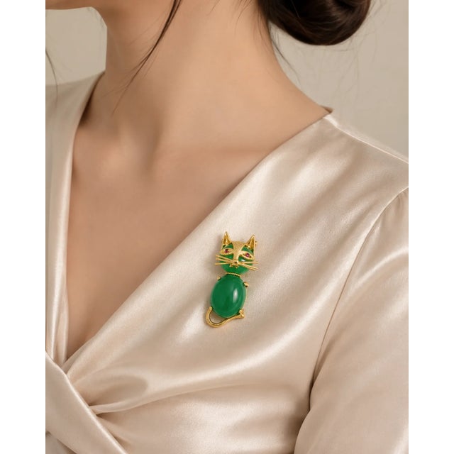 Traditional 1970s 14K Yellow Gold Green Aventurine Ruby Cat Brooch Pin For Sale - Image 3 of 3
