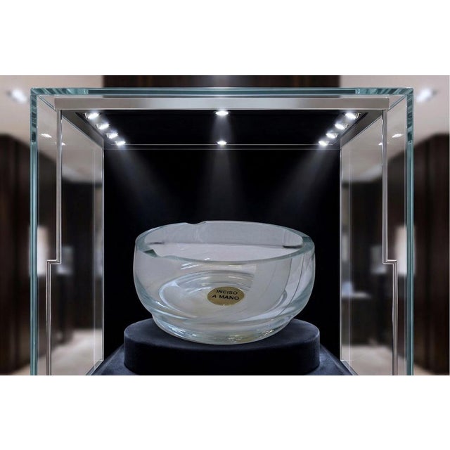 An elegant and imposing ashtray in fine crystal from Corba, a historic Italian manufacturer of excellence. The piece...