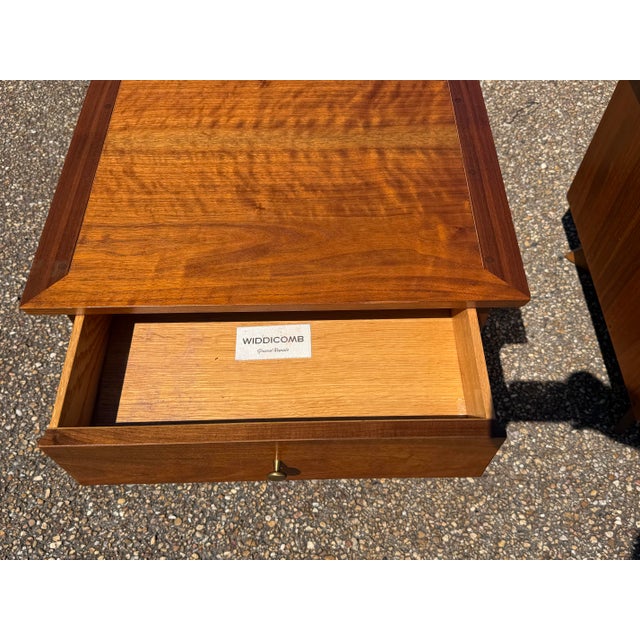 Widdicomb 1960s George Nakashima for Widdicomb Nightstands, A Pair For Sale - Image 4 of 9