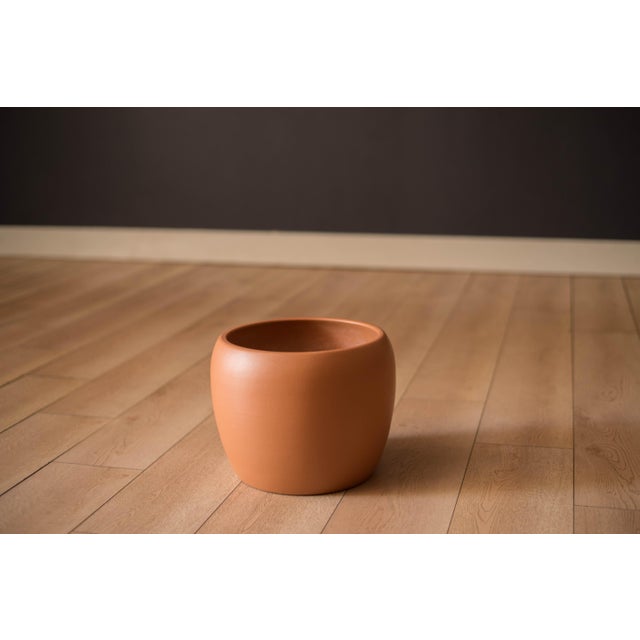 Gainey Pottery Mid Century Modern California Terra Cotta Planter Pot by Gainey Ceramics For Sale - Image 4 of 10