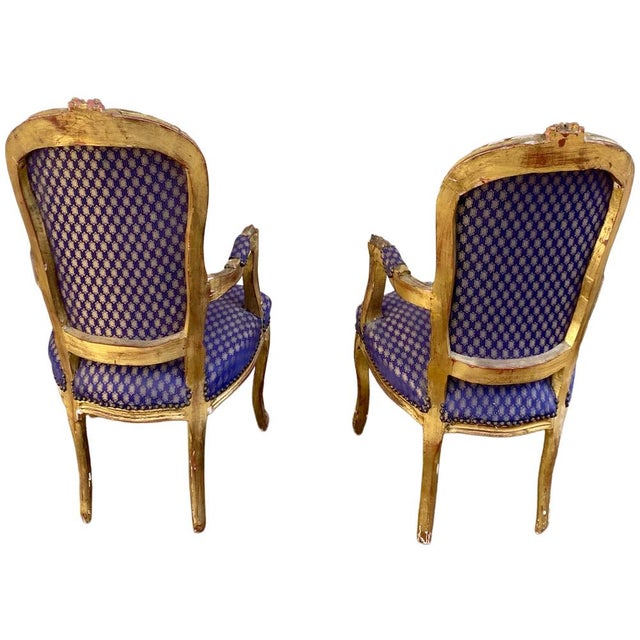 Magnificent pair of baroque armchairs, Louis XV style, upholstered in patterned satin fabric. Good condition. Dimensions:...