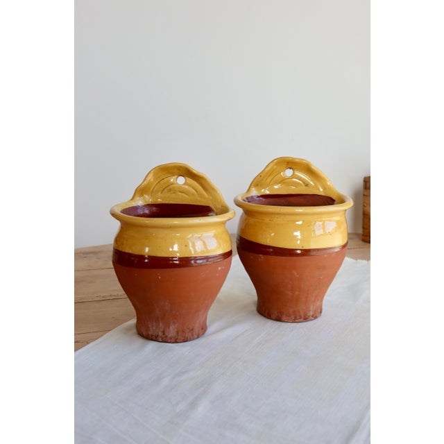 Goldenrod Vintage Wall Planters in Yellow Glazed Stoneware, 1980s, Set of 2 For Sale - Image 8 of 8
