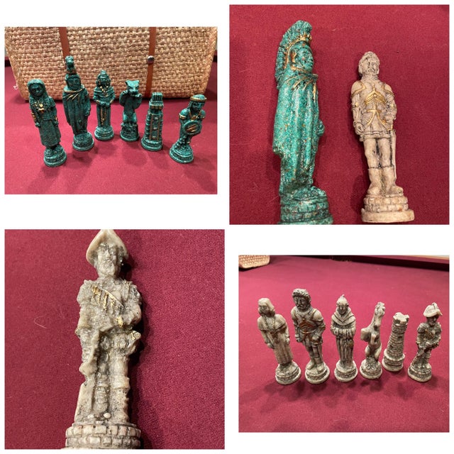 Alabaster Vintage Mexican Hand Carved Chess Set With Carrying Case For Sale - Image 8 of 9