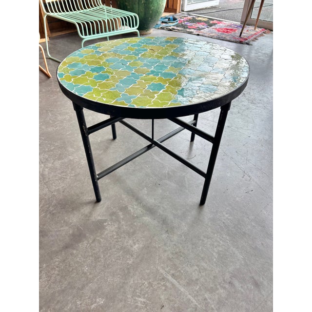 Early 21st Century Moroccan Green and Turquoise Zellige Round Coffee Table, 2010s For Sale - Image 5 of 7
