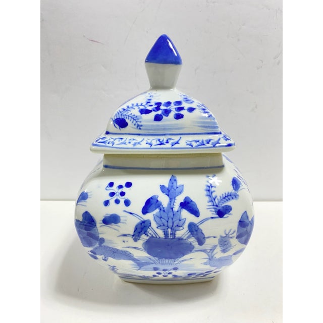 Blue & White Koi Ginger Jar With Lid – Chinoiserie Porcelain Vase, Fish Motif Decor For Sale - Image 4 of 11