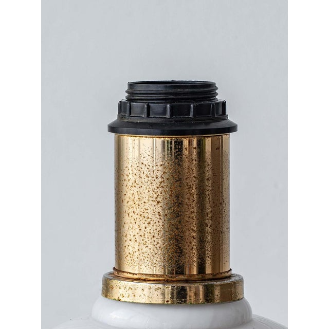 1970s Vintage Murano Glass Opaline Spiral Table Lamps with Dual Illumination from Vetri Murano, 1960s, Set of 2 For Sale - Image 5 of 12