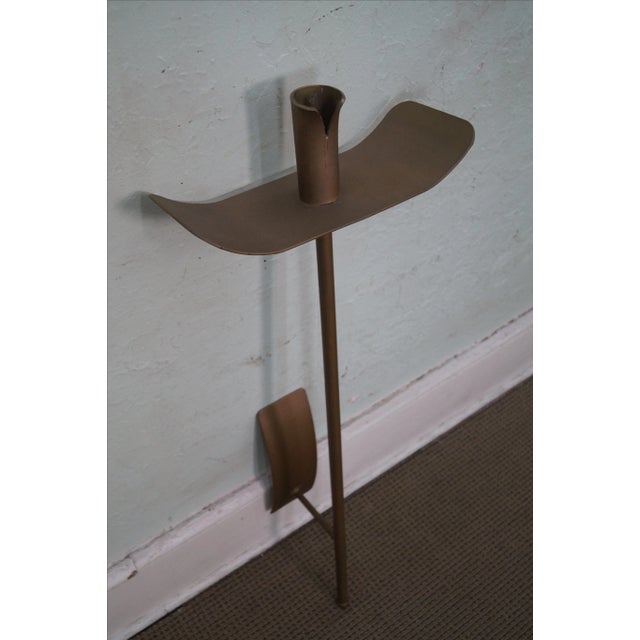 Mid-Century Modern Tommi Parzinger Era Gold Painted Iron Wall Sconce For Sale - Image 3 of 10
