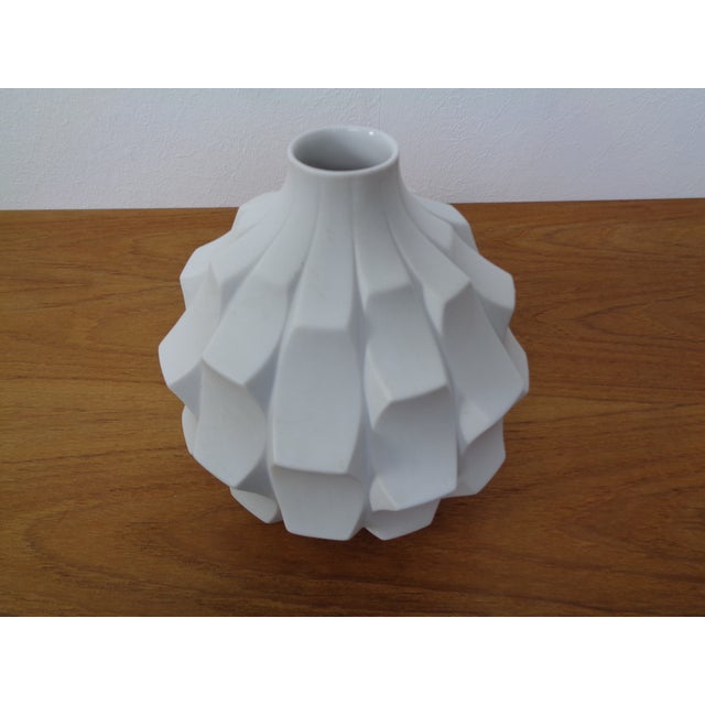 Mid-Century Artichoke Op Art Vase from Hutschenreuther, Germany, 1960s For Sale - Image 3 of 12