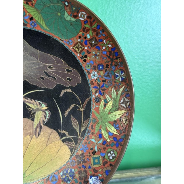 Japanese Pair of Meiji Japanese Cloisonne Enamel Plates Goto School Lotus and Insects For Sale - Image 3 of 16