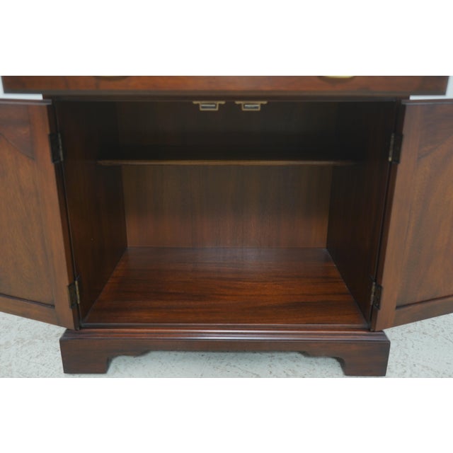 1990s Pair of Henkel Harris Model 114 Mahogany Georgian Style Nightstands For Sale - Image 5 of 18