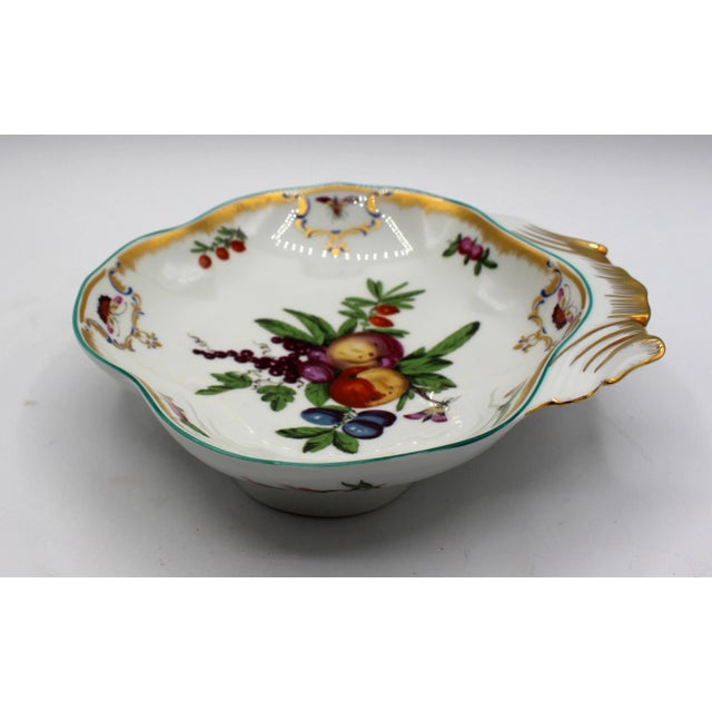 Mottahedeh "Duke of Gloucester" Pattern Porcelain Shell-Shaped Sweetmeat Dish, Circa 2000 For Sale - Image 4 of 6