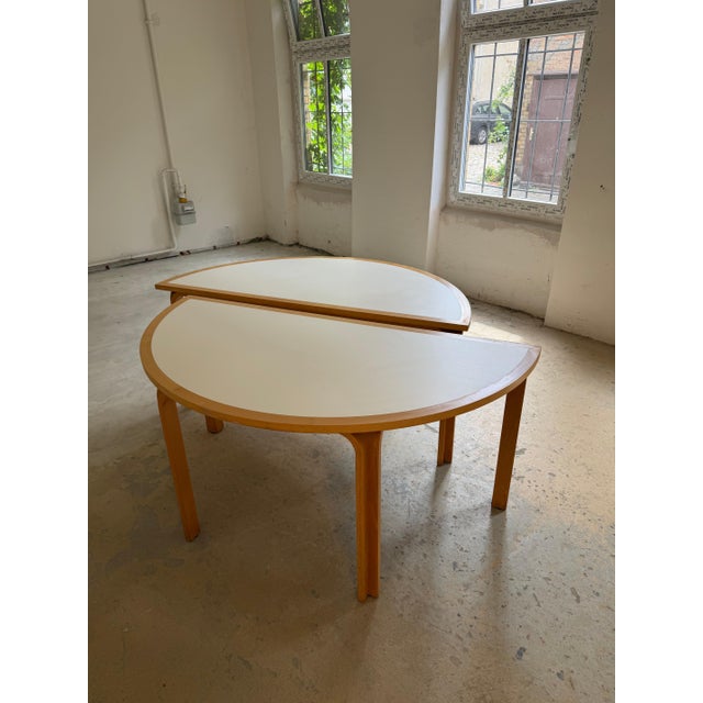 Brown Round Dining Table in White Beech by Rud Thygesen & Johnny Sørensen for Magnus Olesen For Sale - Image 8 of 11