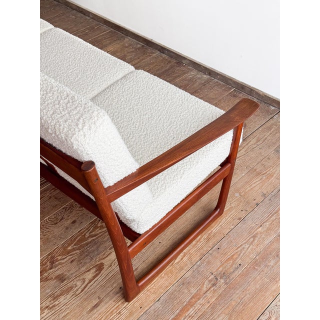 FD130/3 3-Seater Sofa with Bouclé Cover by Peter Hvidt for Cado For Sale - Image 11 of 18
