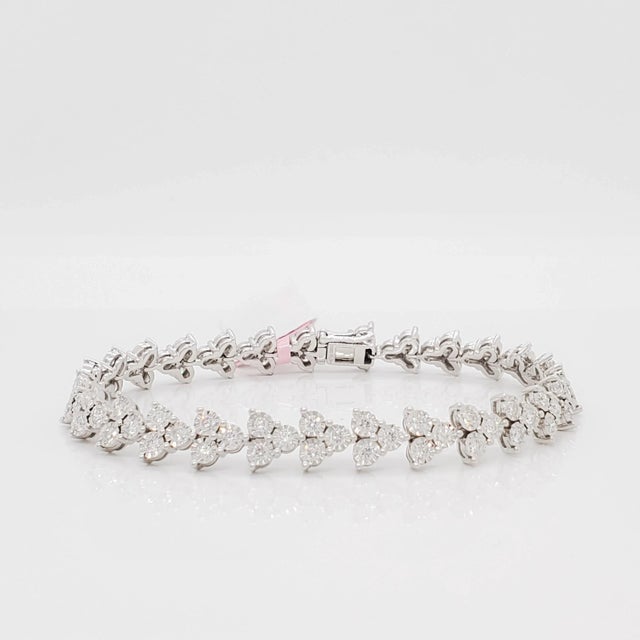 Contemporary White Diamond Triangle Design Bracelet in 14k White Gold For Sale - Image 3 of 7