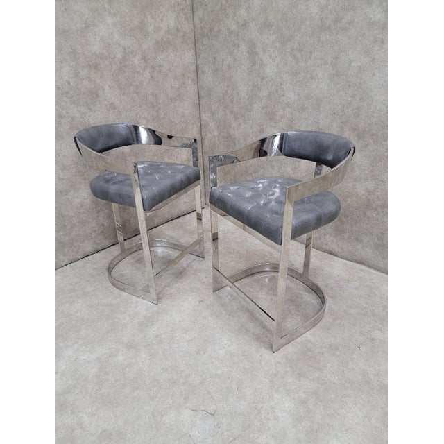 Vintage Modern Chrome Curved Back Tufted Counter Stools in Grey Italian Leather - Pair For Sale In Chicago - Image 6 of 7