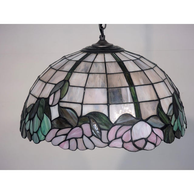 Pendant Light with Floral Pattern in the style of Tiffany For Sale - Image 5 of 12