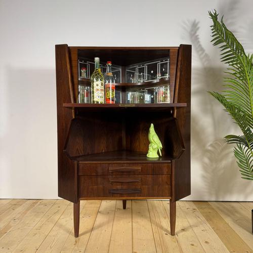 Mid-Century Modern Rosewood Corner Bar Cabinet For Sale - Image 3 of 12