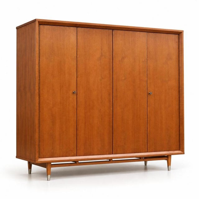 Vintage Mid-Century wardrobe – large teak wardrobe from the 1950s/60s. A stylish vintage wardrobe from the 1950s/60s...