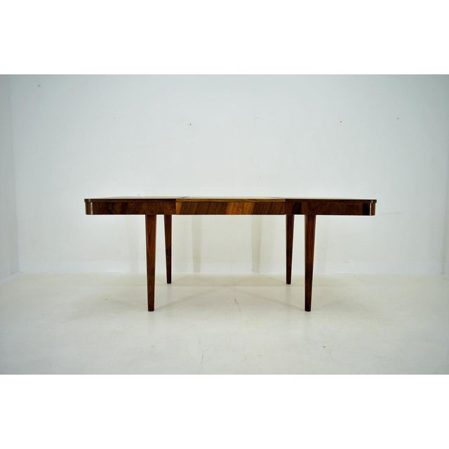 Czechoslovakian Extendable Dining Table in Walnut by Jindrich Halabala, 1940s For Sale - Image 6 of 18