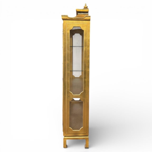 Hollywood Regency Mid-20th Century Giltwood Pagoda-Form Display Cabinet in the Manner of James Mont For Sale - Image 3 of 12