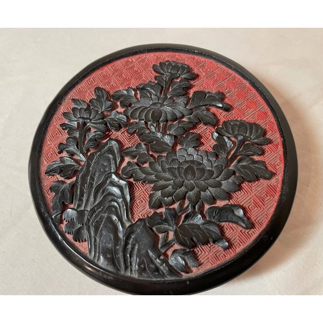 Up for sale is a nice quality vintage had carved Chinese lacquer cinnabar box. It's cut out of a black to red lacquer...
