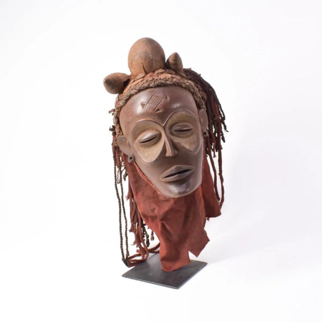 Early 20th Century Chokwe Mask Mwana Pwo with Headdress For Sale - Image 4 of 6