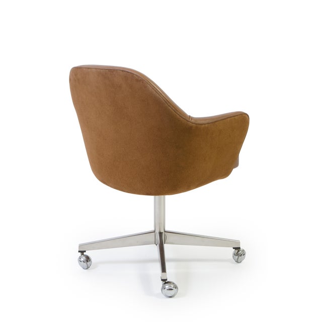 Mid-Century Modern Knoll Desk Chair in Contrasting Saddle Leather/Suede, Vintage Swivel Base For Sale - Image 3 of 8