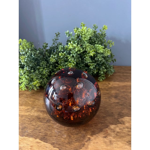 1960s Oversized Amber Controlled Bubble Paperweight For Sale In New York - Image 6 of 12