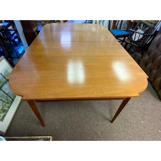 Mid 20th Century 20th Century Hepplewhite Mahogany Dining Table For Sale - Image 5 of 14