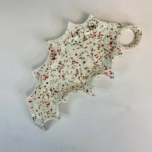 Ceramic 1971 Mid-Century Americana Folk Art Christmas Splattered Holly Dish For Sale - Image 7 of 11