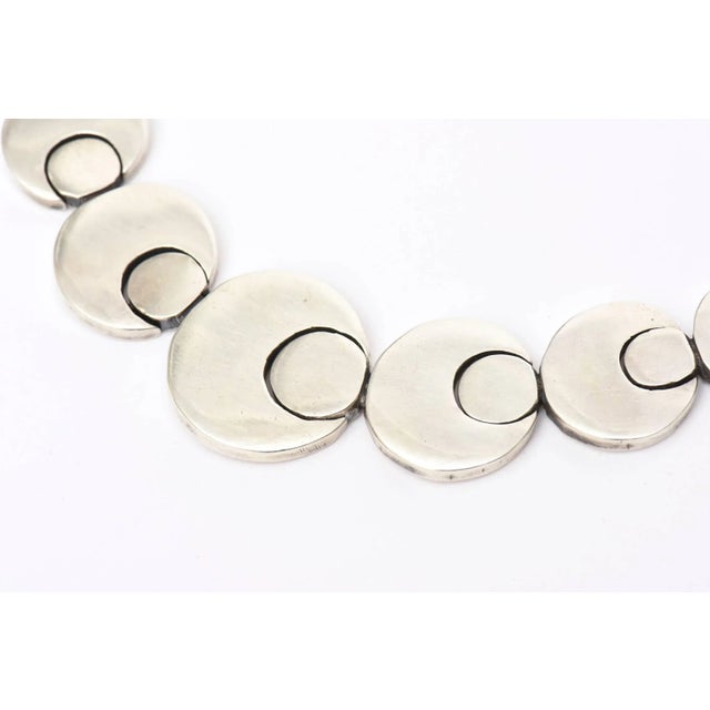 Modern Vintage Sterling Silver Hallmarked Geometric Link Sculptural Necklace For Sale - Image 3 of 10