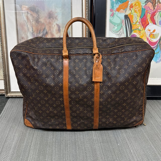 Design Plus Gallery presents the Sirius Monogram 70 Travel Luggage. The Louis Vuitton Monogram Canvas Sirius 70 is the...